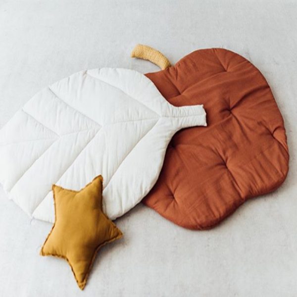 Brown creative apple-shaped baby crawling mat