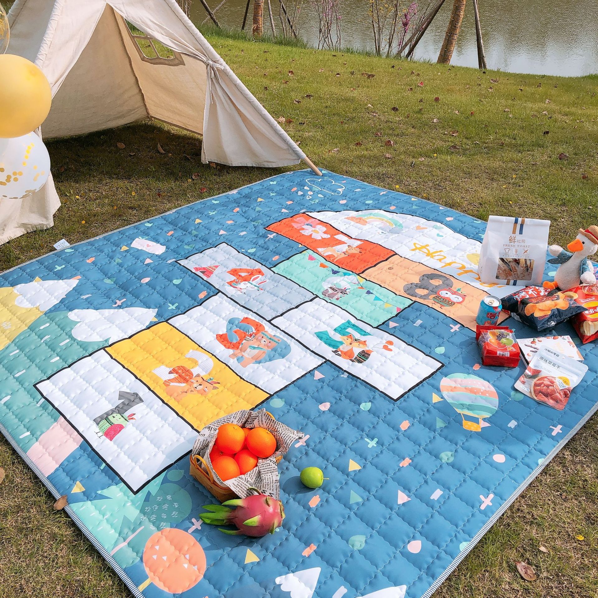 Cartoon quilted thickened cotton soft and skin-friendly baby crawling mat