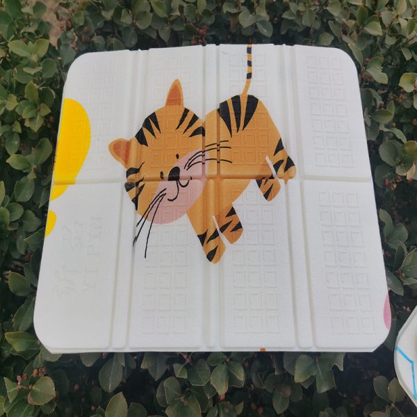 Waterproof heat insulation printing cartoon eight fold mat picnic mat