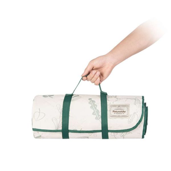 Green Rabbit Skin-friendly Moisture-proof and Easy-to-Clean Portable Picnic Mat