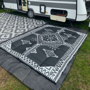 Black and white retro style moisture-proof outdoor picnic mat