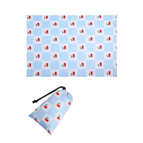 Cost-effective, waterproof, thin, convenient and large-size outdoor picnic mat