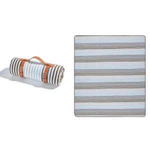 Waterproof and wear-resistant picnic mat with wavy print pattern