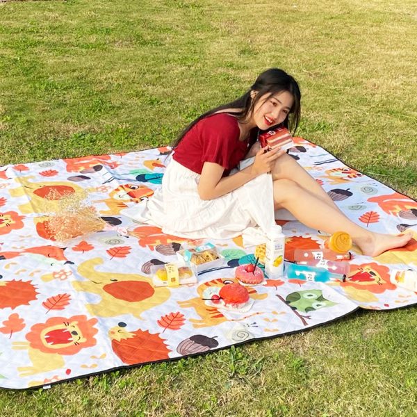 Moisture-proof, tear-resistant, odor-free, machine washable picnic mat