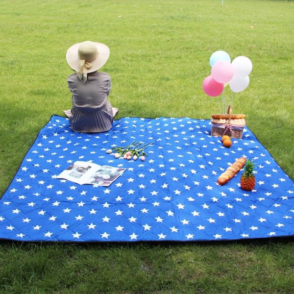 Moisture-proof, tear-resistant, odor-free, machine washable picnic mat