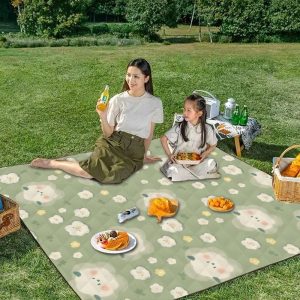 Green thickened spring outing picnic mat, portable and soft